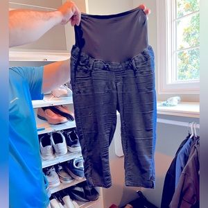 Maternity capris